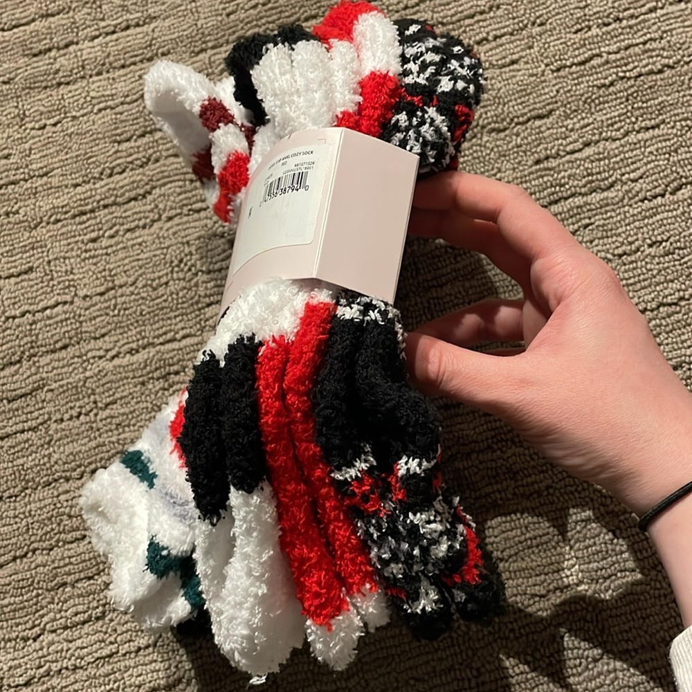 Joyspun cozy socks set of 6 NWT - Picture 3 of 4